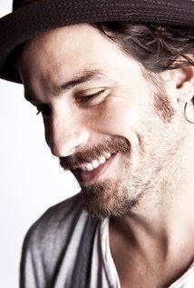 Santiago Cabrera