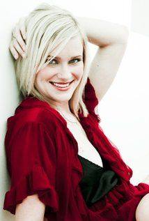 Nicholle Tom