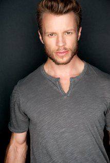 Dustin Leighton