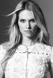 Claudia Lee