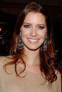 Nathalia Dill