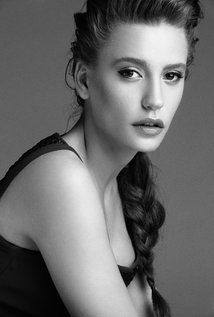 Serenay Sarikaya