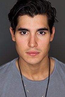 Henry Zaga