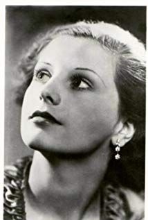 Belle Chrystall