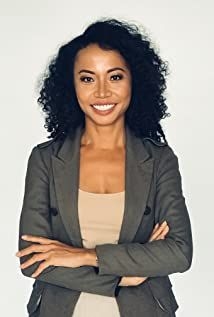 Sandy Huong Pham