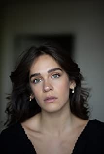 Izabel Pakzad